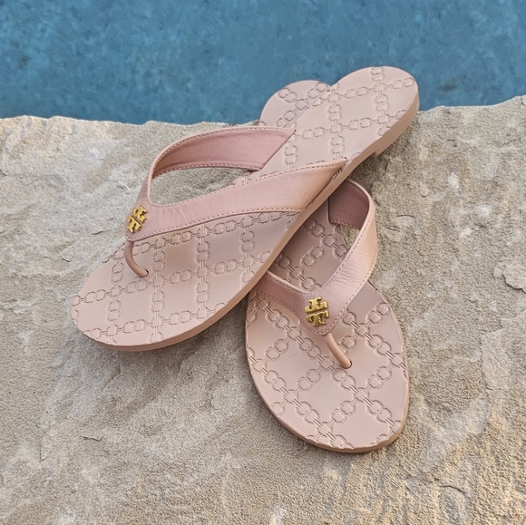 Tory Burch Shoes - Nwot Tory Burch  leather  upper and lining  thong sandals 7,5M